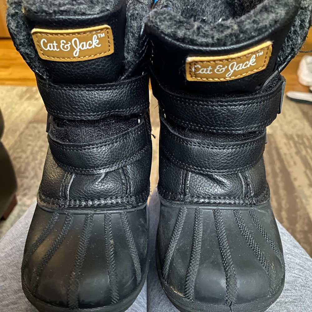 Snow boots